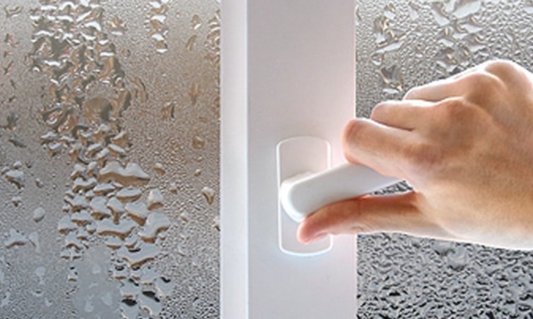 на окнах конденсат