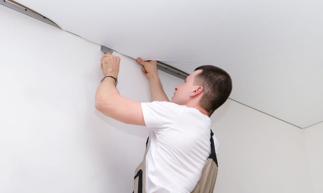 делают ли на балконе натяжные потолки