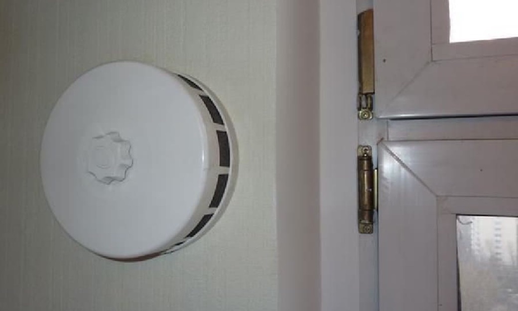 Як зробити вентиляцію на заскленому балконі