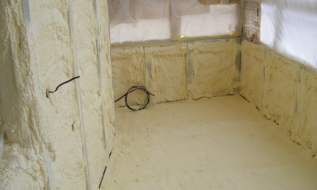 Утеплить балкон пенополиуретаном (жидкий утеплитель)