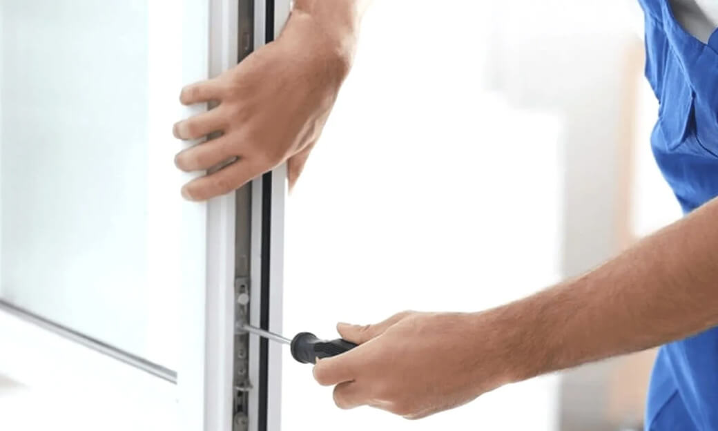 Що робити, якщо заклинило пластикове вікно
